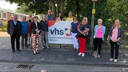 Personengruppe zum Start der Ausbildung der ehrenamtlichen Technikbotschafterinnen und -botschafter