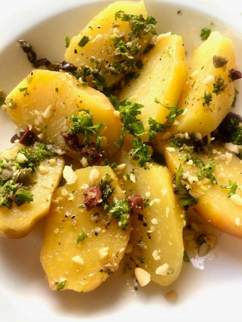 Warmer Kartoffelsalat mit Olivendressing